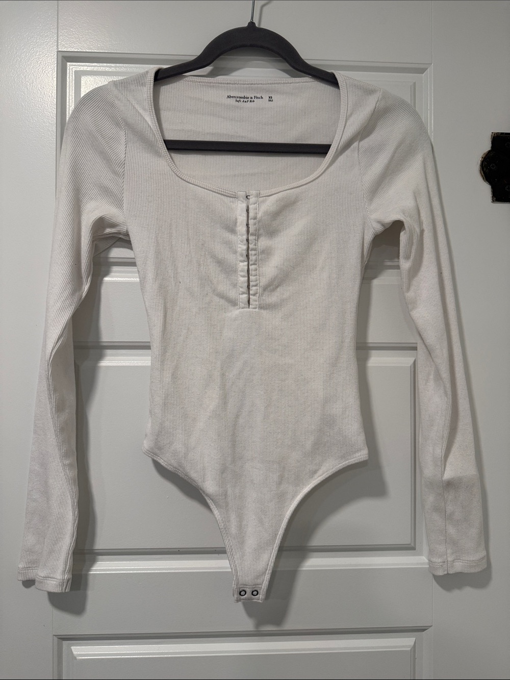 Abercrombie & Fitch Cream Long-Sleeve Ribbed Scoop Neck Bodysuit